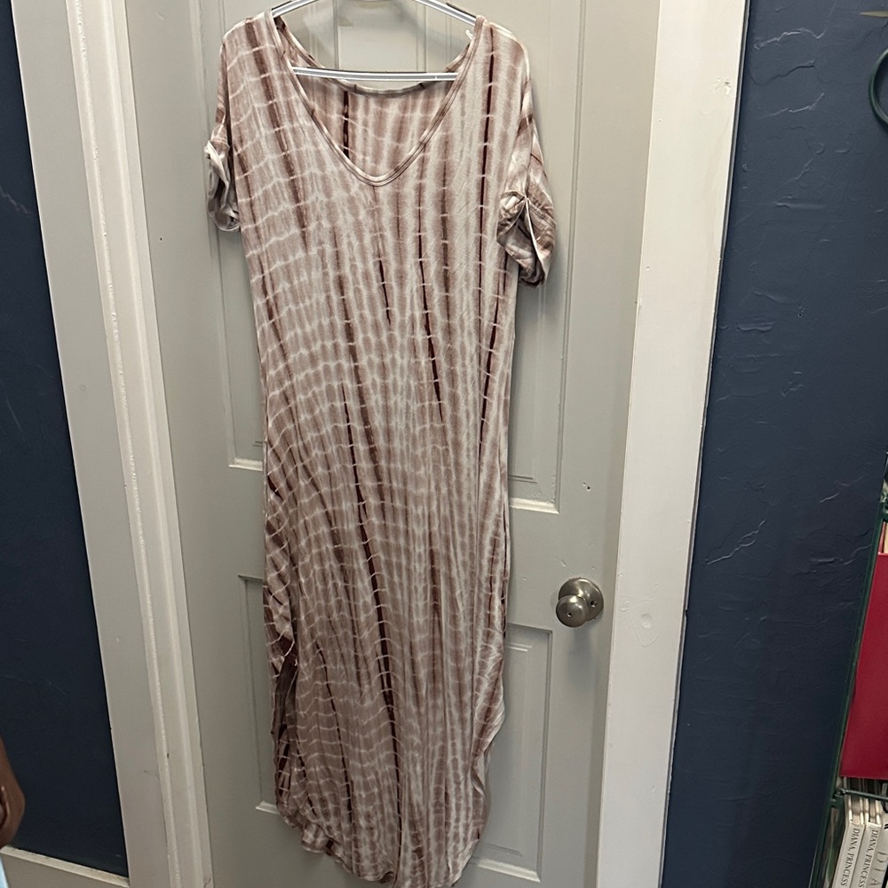 Tie-Dye V-Neck Maxi Dress in Light Brown